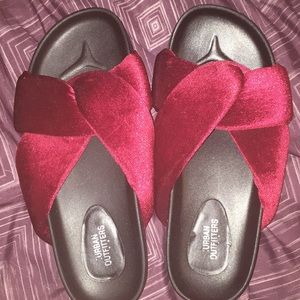 *NWOT* Urban Outfitters Velvet Knot Slides